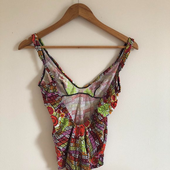 Low-back 1970's Floral Swimsuit - Picture 2 of 2